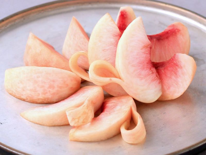 陽のあたる桃園・柳蓮田白桃 忘れ水（超大玉400g×2玉入り） | 安心堂